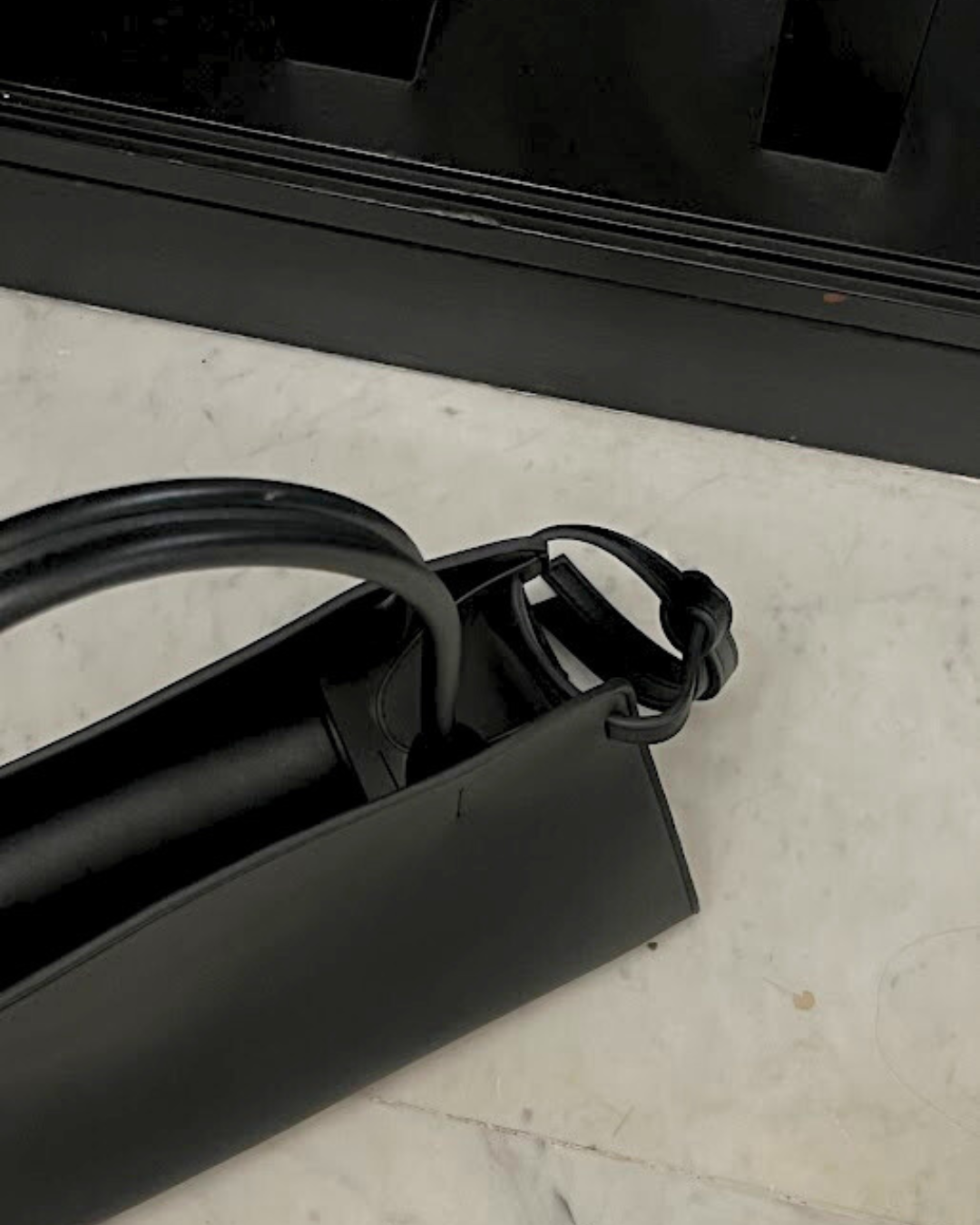 Pirrie Hourglass Bag - Noir